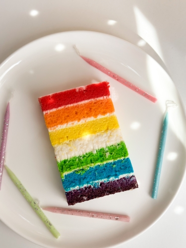 Радужный кокосовый торт